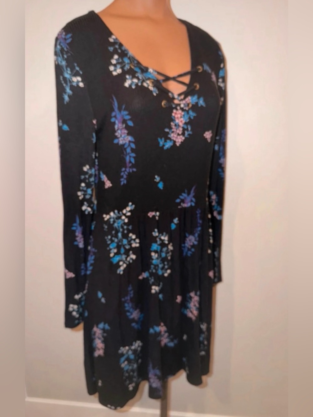 Xhilaration Black Long-Sleeve Lace-Up Floral Dress v neck Medium